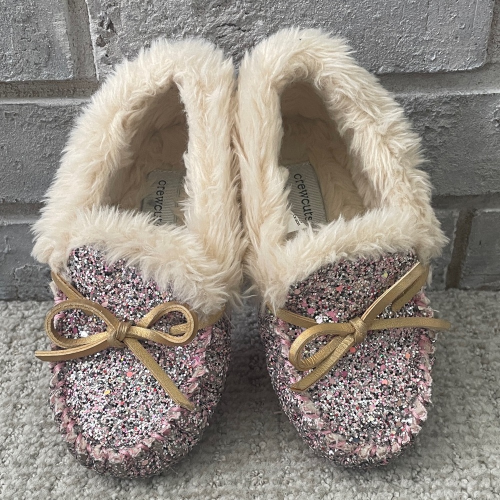 Crewcuts Kids Glitter Moccasins with Gold Bow (size 11)